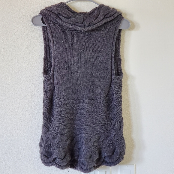 Pink Rose - Sleeveless Sweater - Picture 2 of 7